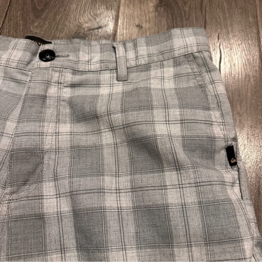 Quiksilver Gray Plaid Casual Beach Golf Chino Shorts Men’s 30 Preppy Vacation